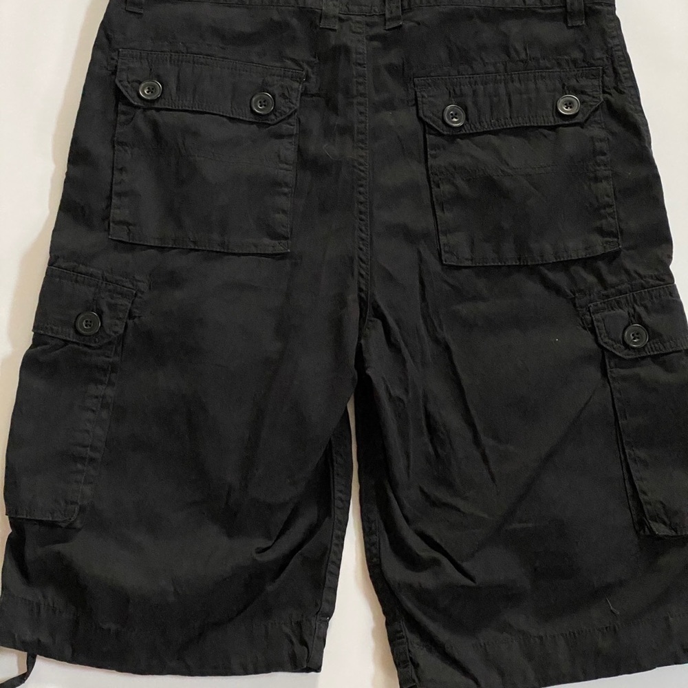 Foot Locker shorts s. 34